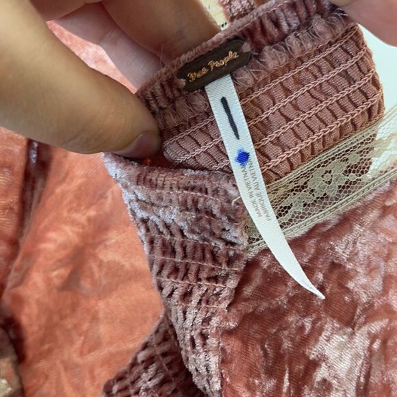 🆕 Free People Yours Truly Velvet Top NWTS! Pink Velvet & Ivory lace - Picture 10 of 12